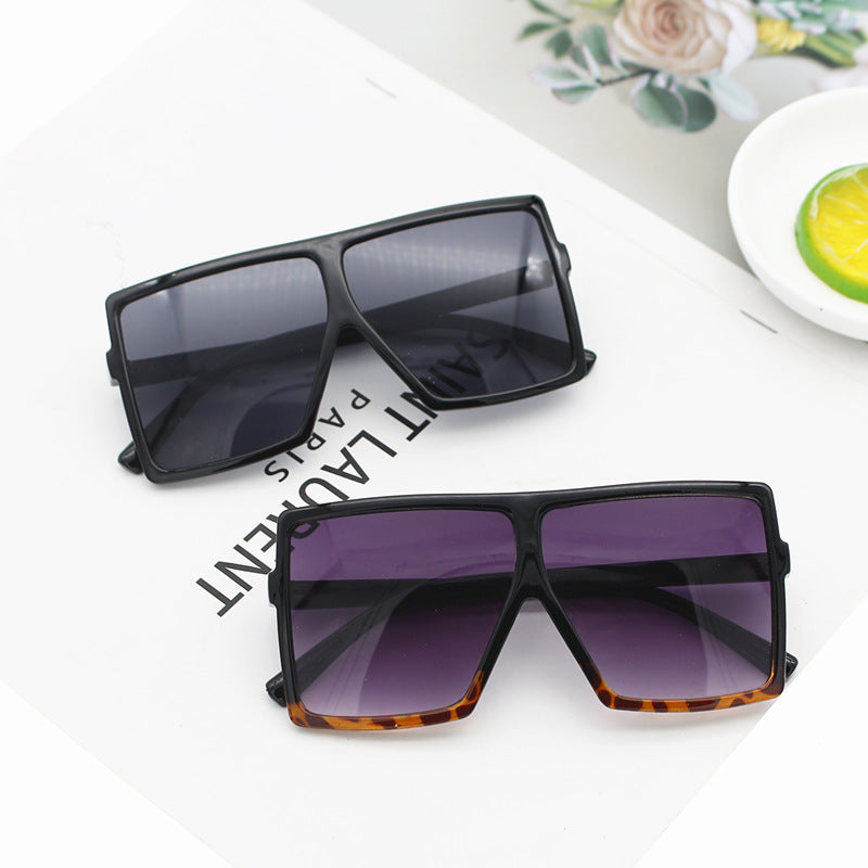 Dame oversized solbriller i trendy geometrisk design Luvikno