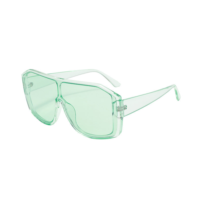 Dame oversized solbrille med robust ramme og stilig design Luvikno
