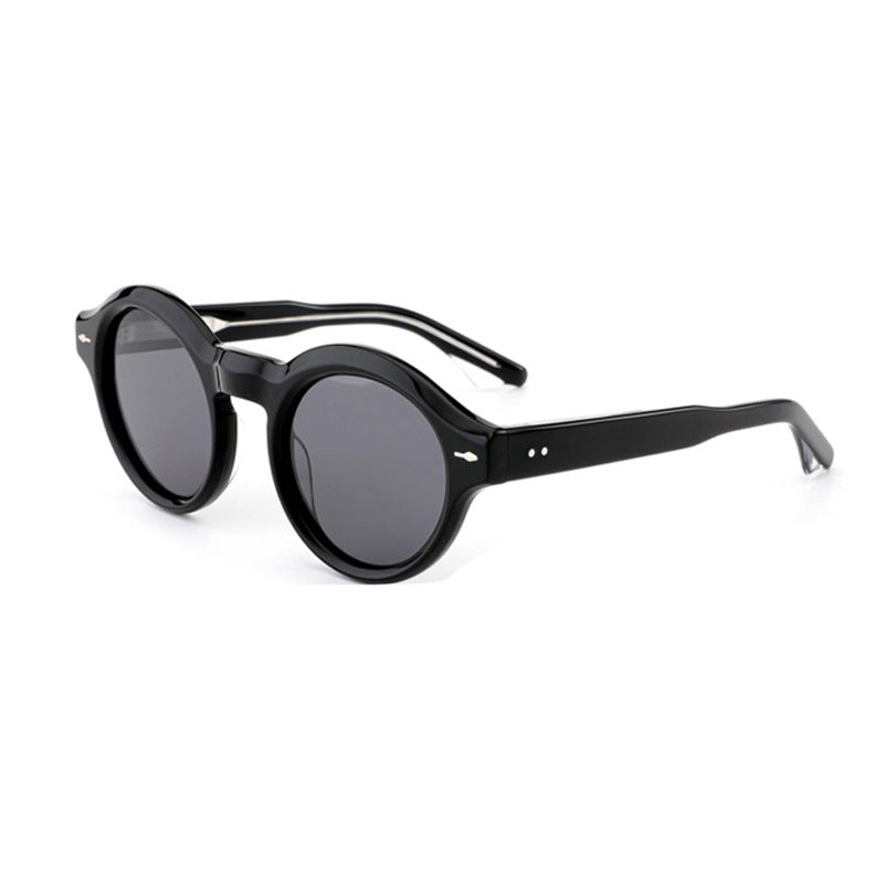 Dame solbrille i elegant retro-design med robust ramme Luvikno