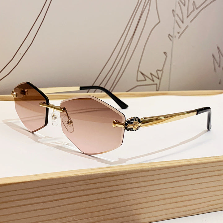 Dame Designer solbrille med heksagonal ramme og gyldne detaljer Luvikno