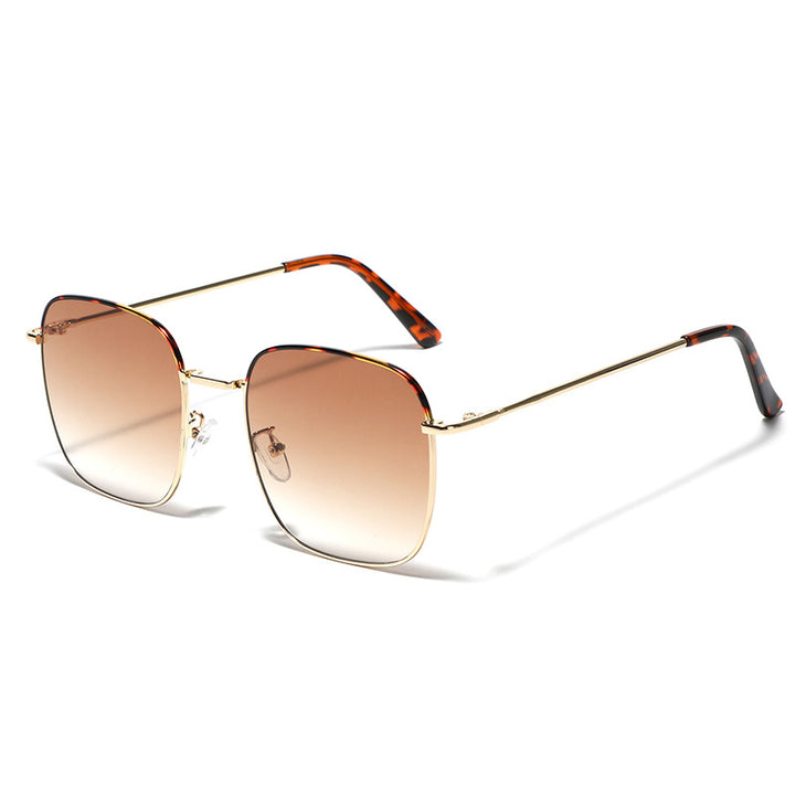 Dames moteriktig firkantet solbrille med elegant metallramme Luvikno
