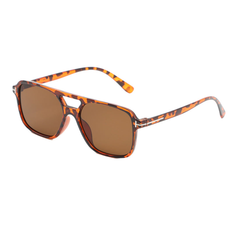 Dame moteriktig solbrille i trendy skilpadde-design Luvikno