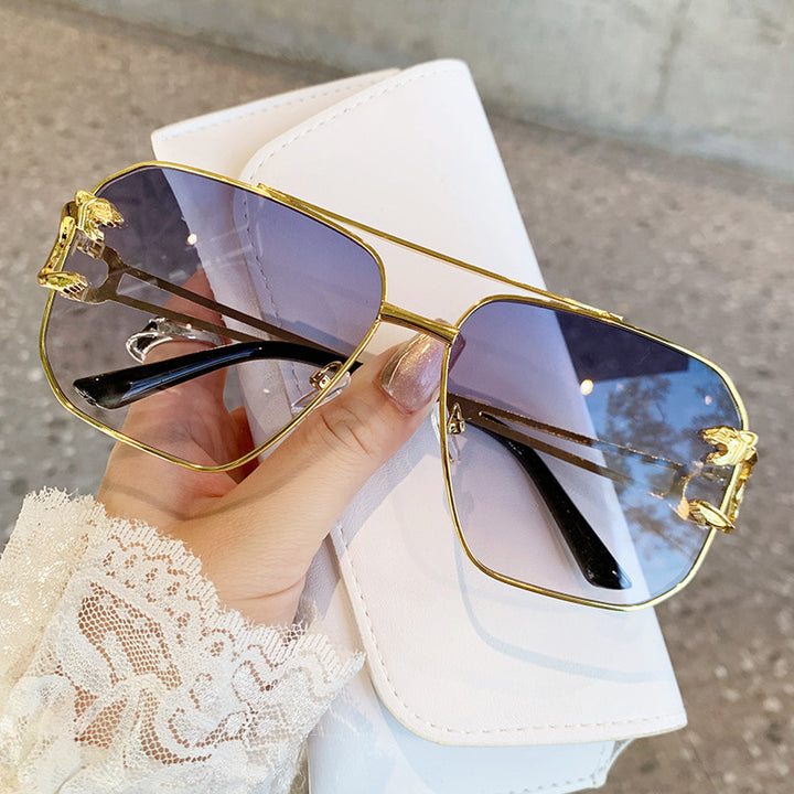 Dame kvadratisk solbrille med luksuriøs metallramme Luvikno