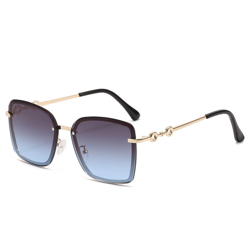 Dame kvadratisk solbrille med speilglass og elegant detalj Luvikno
