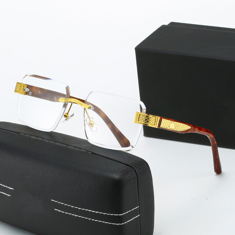 Damer elegant solbrille med luksuriøs, glitrende ramme Luvikno