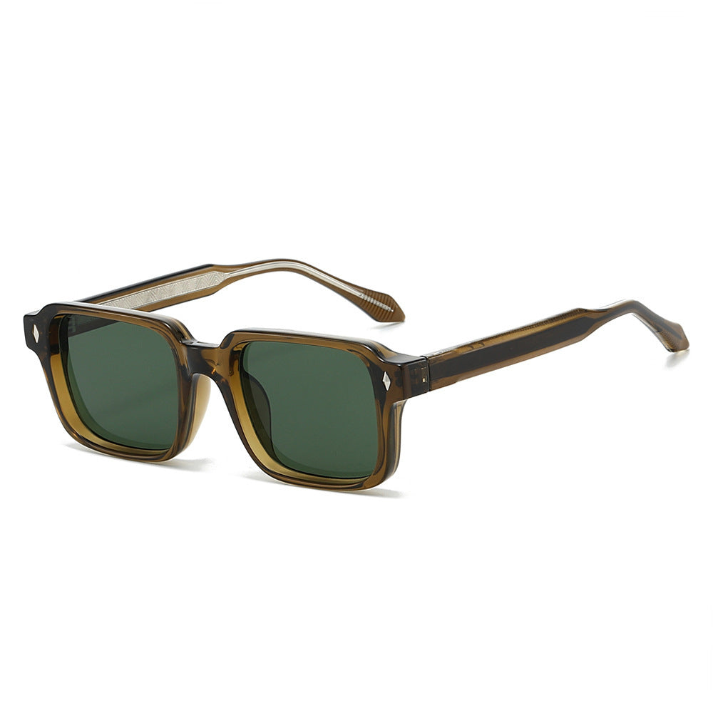 Dame solbrille i moderne kvadratisk design fra Luvikno