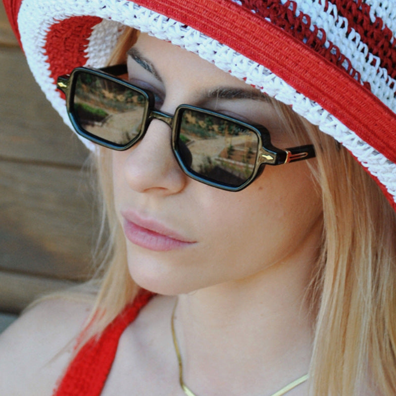 Dame kvadratisk solbrille med elegant design og polariserende glass Luvikno