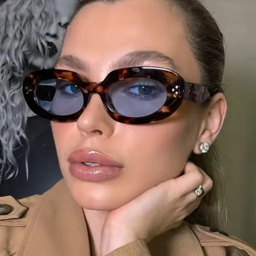 Dame moteriktig solbrille med unikt ovalt ramme og beskyttende glass Luvikno