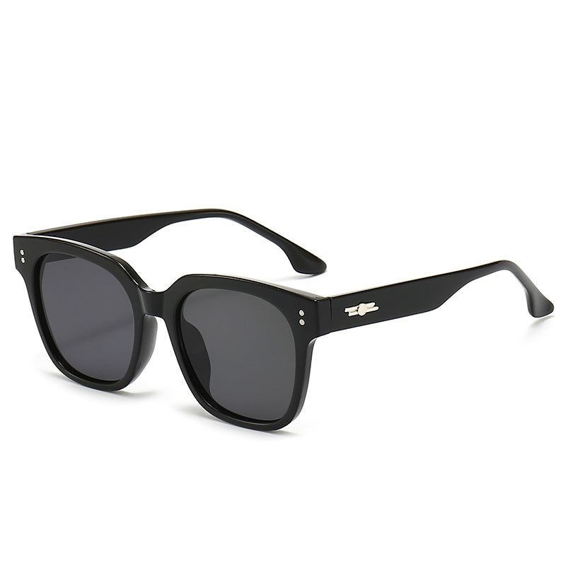 Dame firkantet solbrille med stilig ramme Luvikno