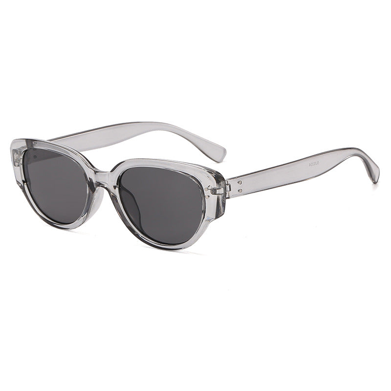 Dame moteriktig solbrille med markant design Luvikno