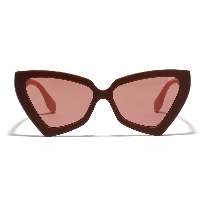 Dame Cat-Eye solbriller med speilende linser og robust ramme Luvikno