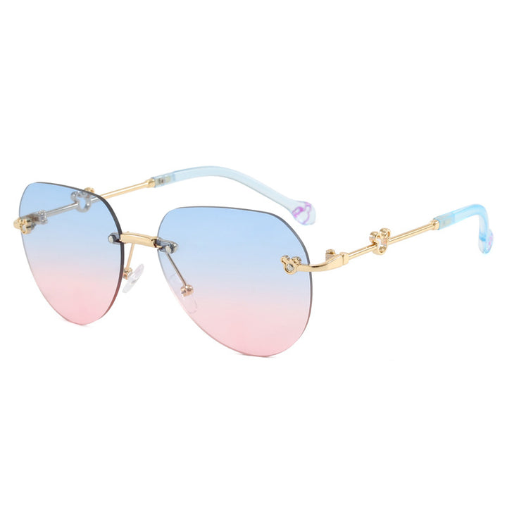 Dame lett geometrisk solbrille med unik ramme og speilede glass Luvikno