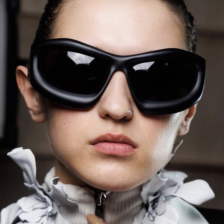 Dame sporty solbriller med futuristisk design Luvikno