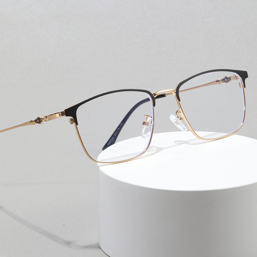 Dame moteriktig kvadratisk brille med elegant metallramme Luvikno