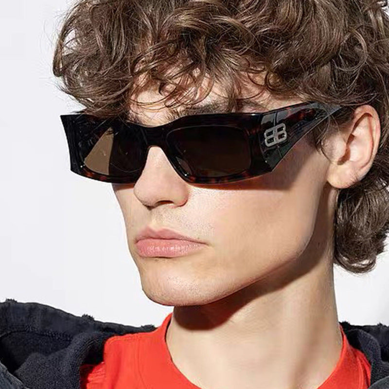 Damer moterik solbrille med kantet ramme og polariserte glass Luvikno