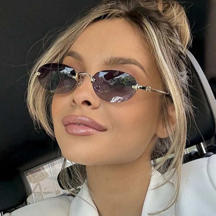 Dame moterimessig solbrille med oval ramme og elegante aksenter Luvikno