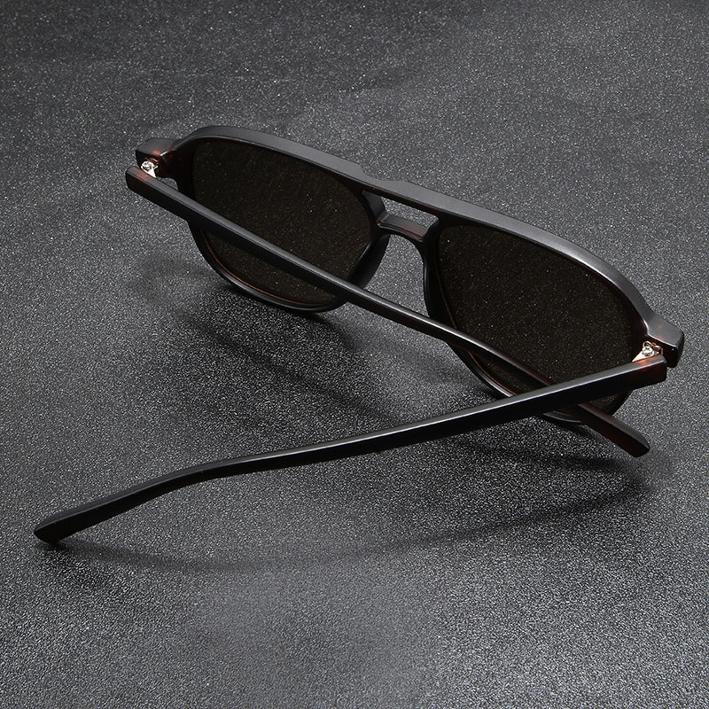 Dame designer solbrille med trendy havskilpadde ramme og UV-beskyttelse Luvikno