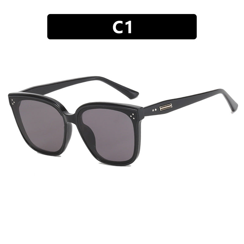 Dame moderne oversized solbrille med elegant, bred ramme Luvikno