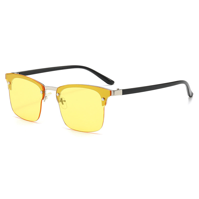 Dame moteriktig kvadratisk solbrille med robust ramme Luvikno