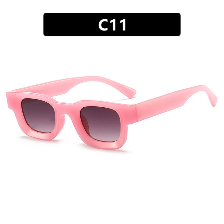 Dame moteriktig solbrille i elegant, kantet design Luvikno