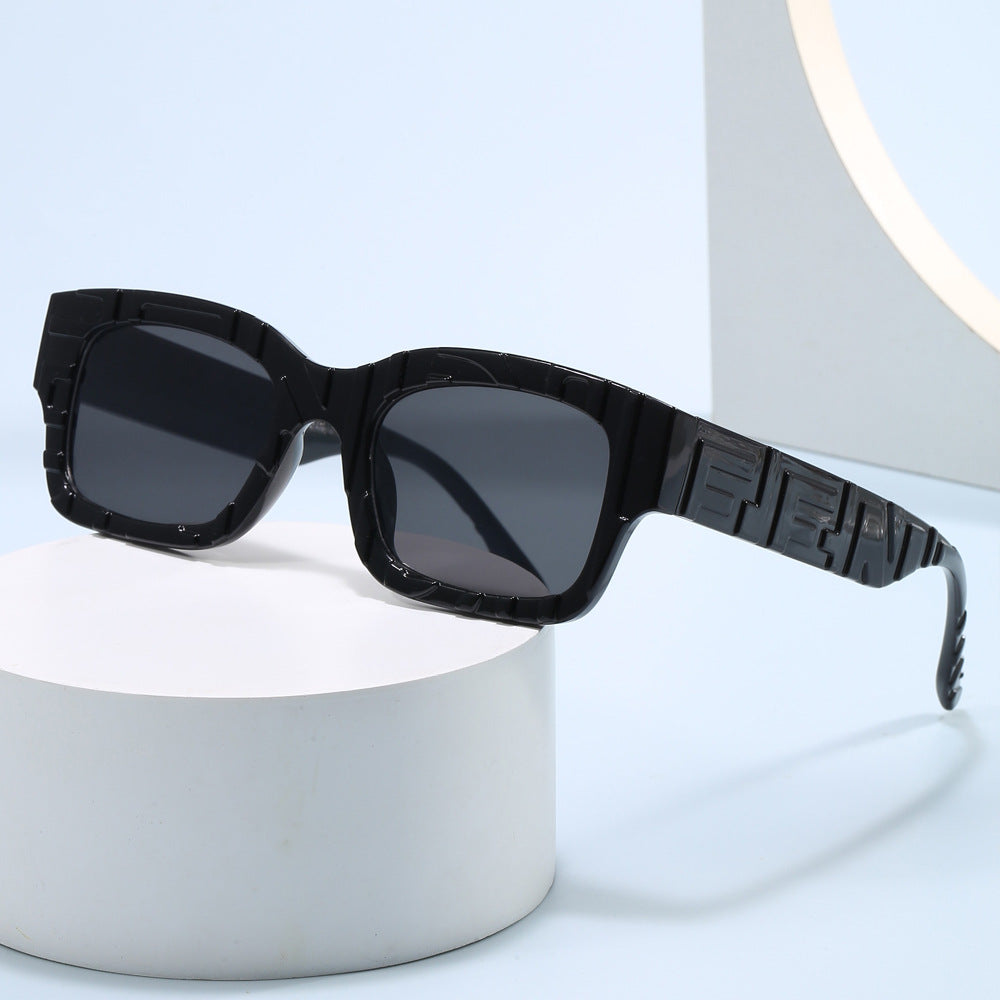 Damer moteriktig firkantet solbrille med strukturert ramme og UV-beskyttelse Luvikno