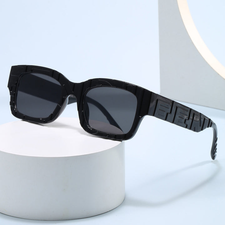 Damer moteriktig firkantet solbrille med strukturert ramme og UV-beskyttelse Luvikno