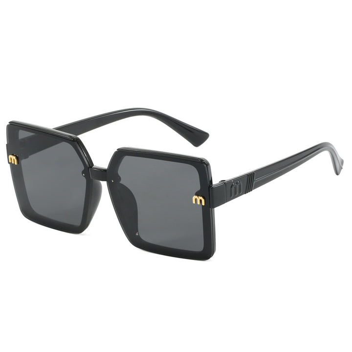 Dame moteriktig kvadratisk solbrille med speilende gradient Luvikno