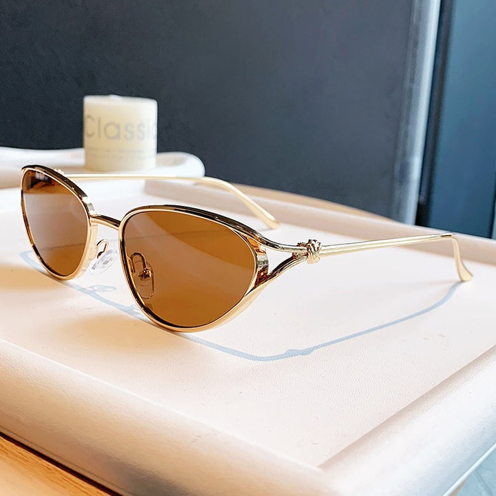 Dame Cat-Eye solbriller med elegant gullramme og polarisert glass Luvikno