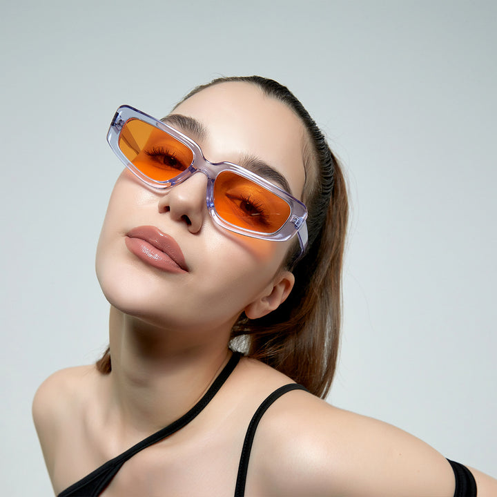 Dame moteriktig kvadratisk solbrille med moderne høyglanset plastramme Luvikno
