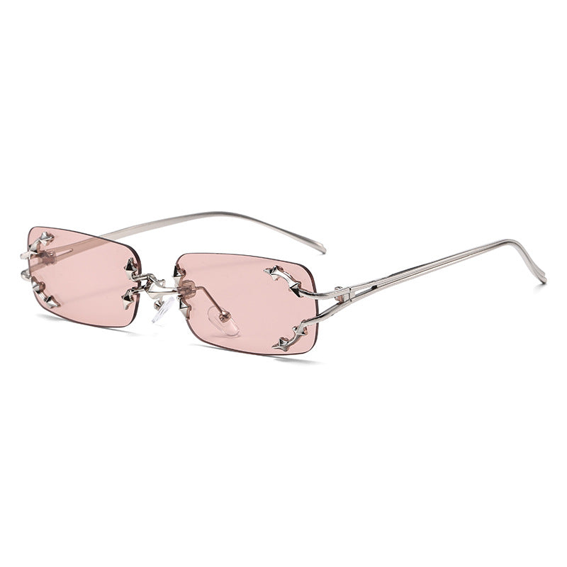 Dame moteriserte solbriller med filigran metallramme og transparente glass Luvikno