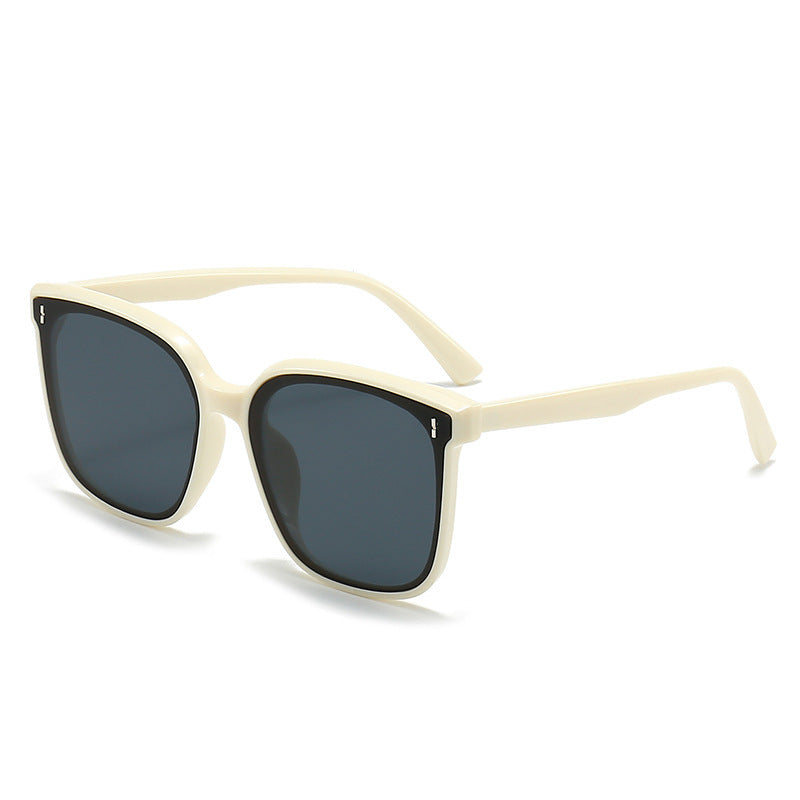 Dame Motekom solbrille med beskyttende UV-filter og elegant design Luvikno