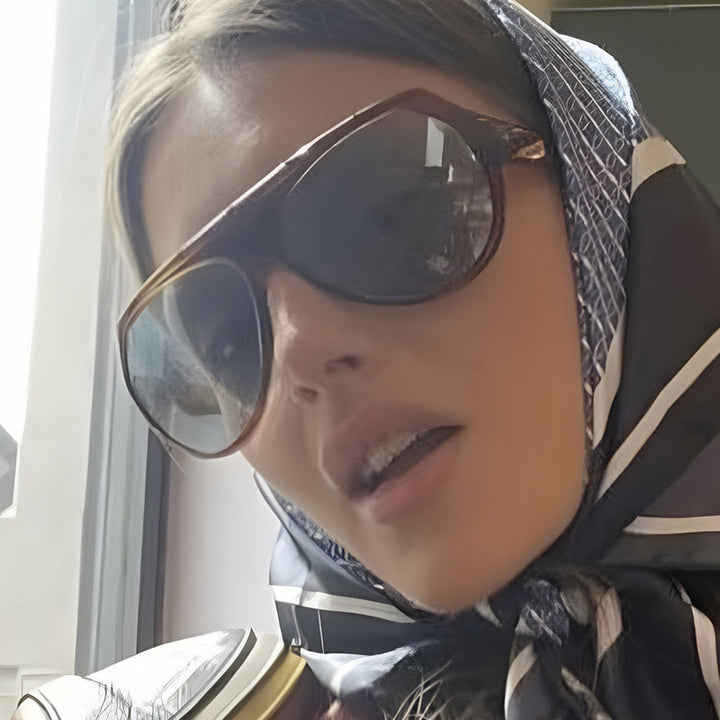 Dame moteriktig oversized solbrille med sporty design Luvikno