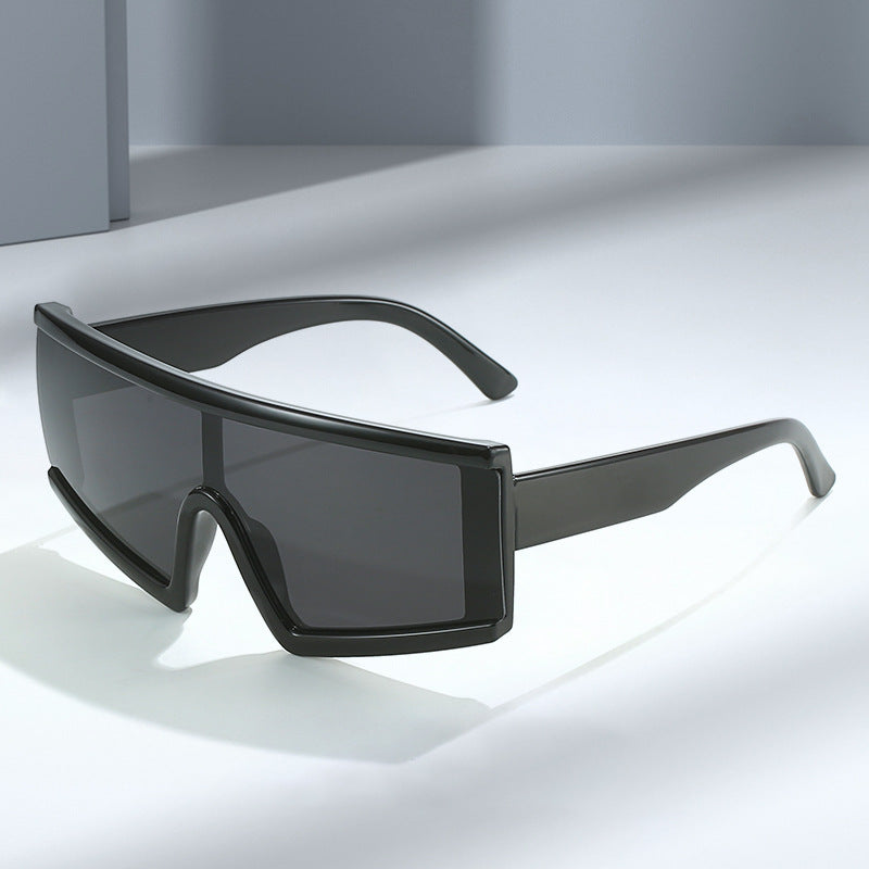 Kvinner Sporty solbriller med bred, ripebestandig linse og UV-beskyttelse Luvikno