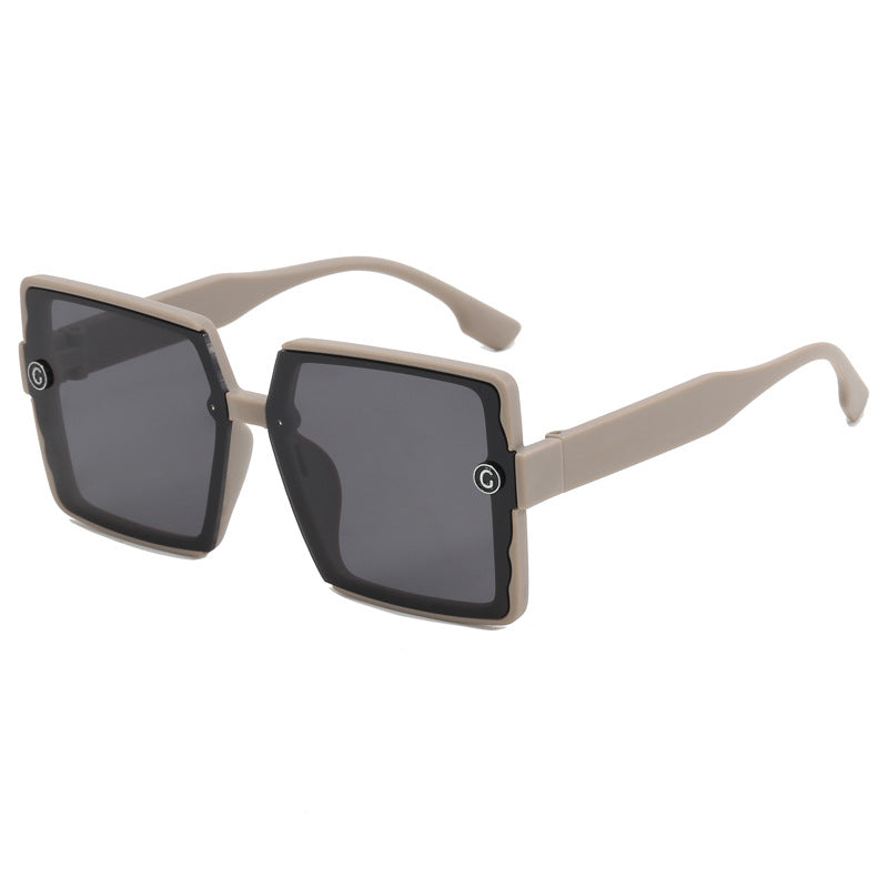 Dame kvadratisk solbrille med moderne design Luvikno