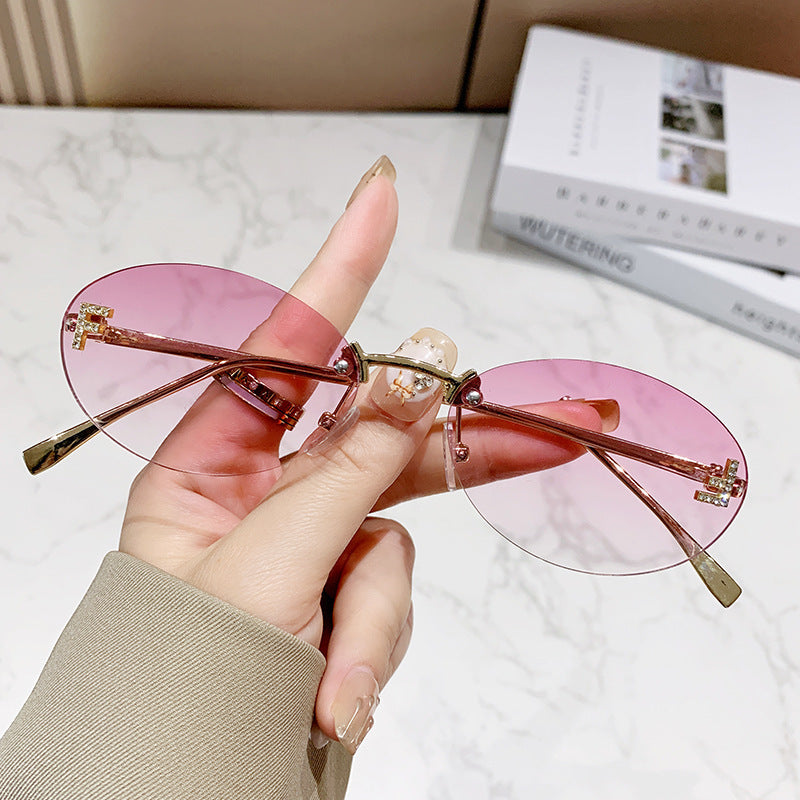 Dame Modische solbrille med innovativt design og komfortabel ramme Luvikno