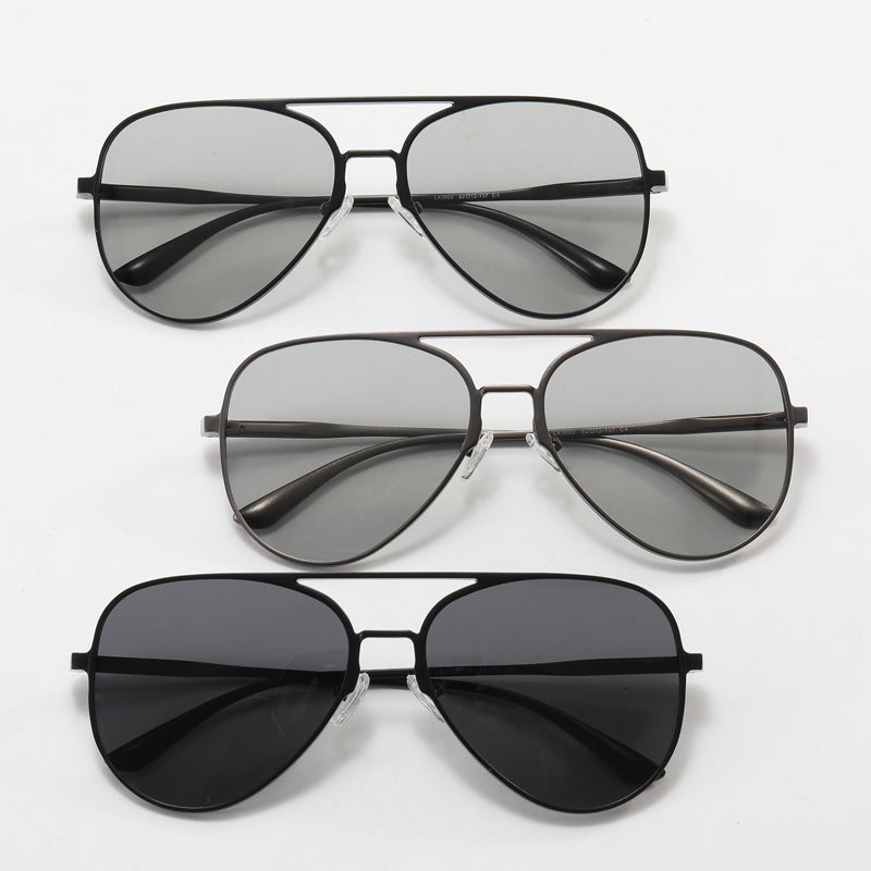 Dame pilot solbrille med UV-beskyttelse og elegant ramme Luvikno