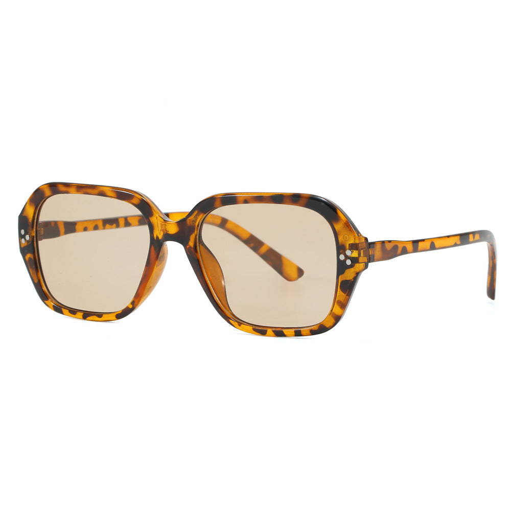 Dame moteriktig oversized solbrille i elegant design Luvikno