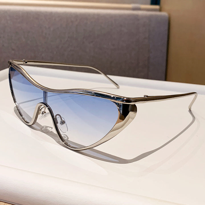 Damer futuristiske oversized solbriller med markant design Luvikno