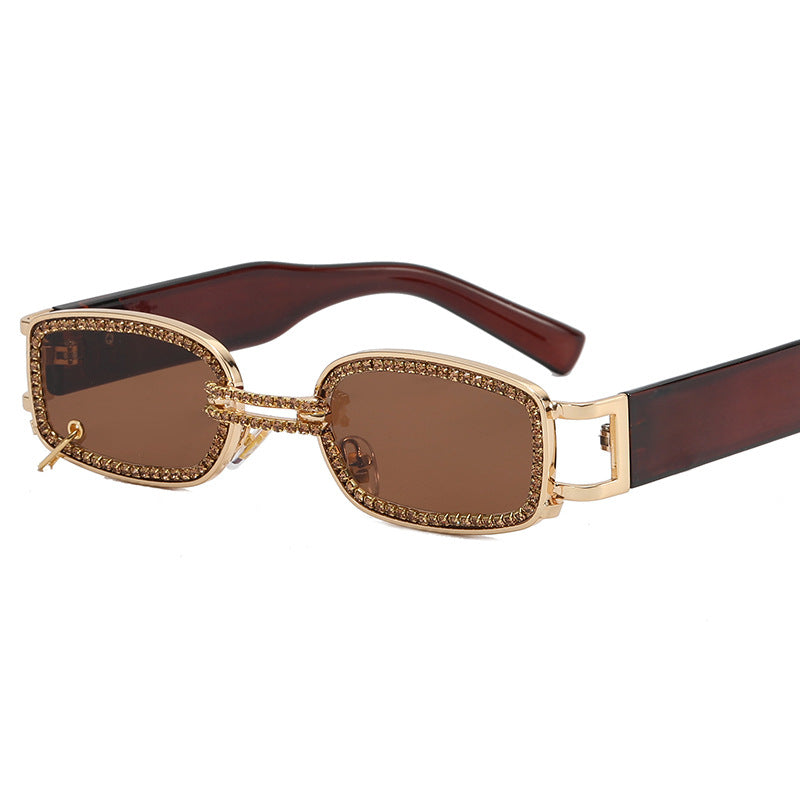Dame moteriktig solbrille med glitrende krystalramme Luvikno