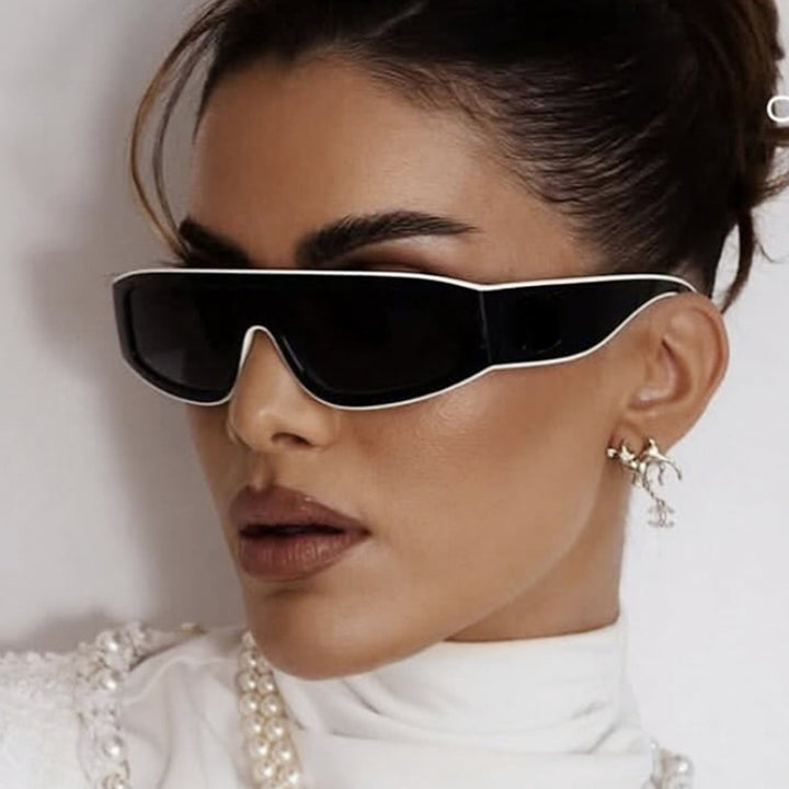 Damen moteriktig sports solbrille med innovativt design og bred ramme Luvikno