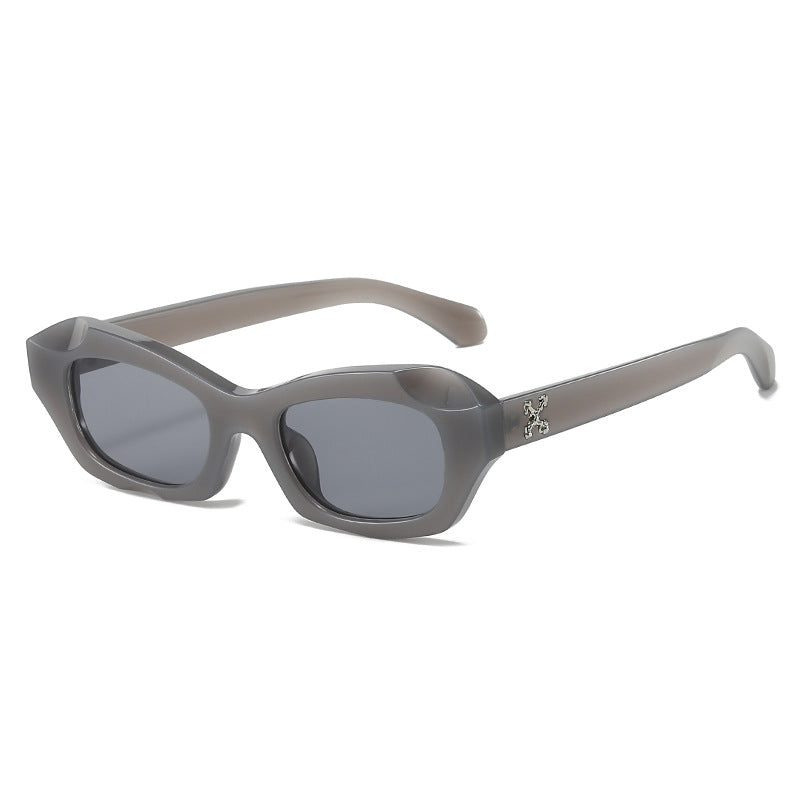 Dame moteriktig solbrille i innovativt design Luvikno