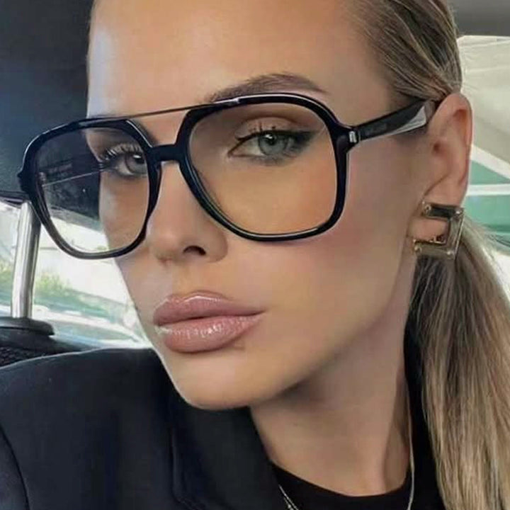 Dame kvadratisk solbrille med beskyttende UV-filter og elegant ramme Luvikno