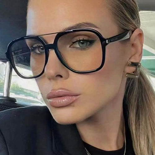 Dame kvadratisk solbrille med beskyttende UV-filter og elegant ramme Luvikno