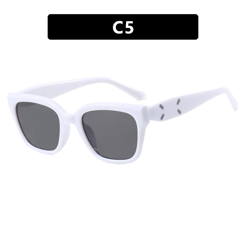 Dame moteriktig kvadratisk solbrille med UV-beskyttelse og elegant plastramme Luvikno