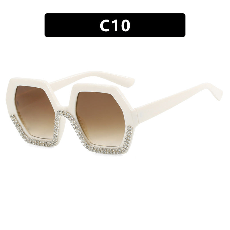 Dame extravagant solbrille med sekstitkantet ramme og strassbelagte aksenter Luvikno