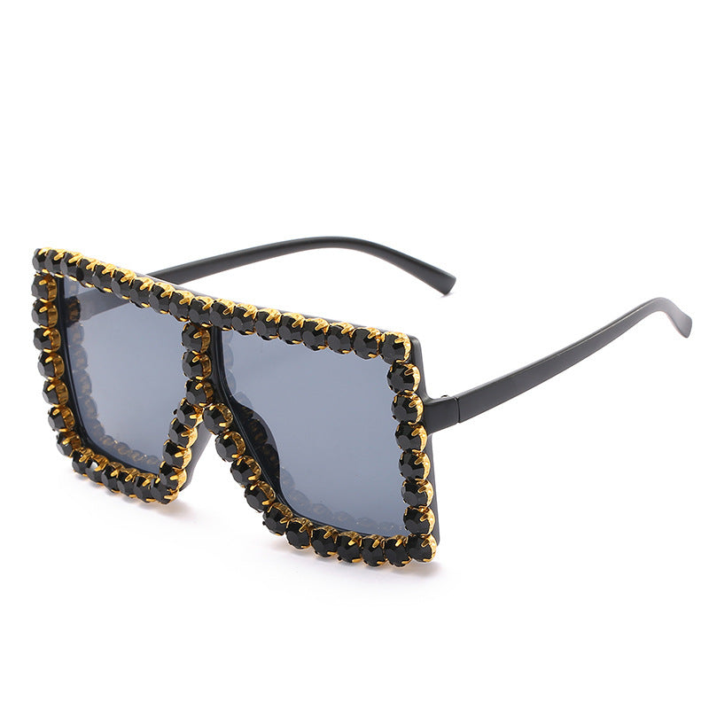 Dame moteriktig solbrille med strassdekorsjon Luvikno
