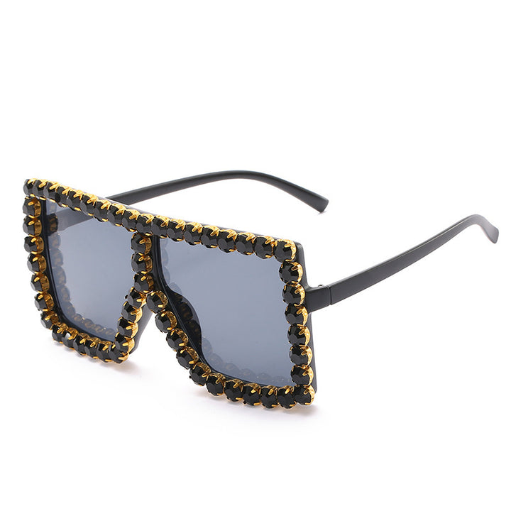 Dame moteriktig solbrille med strassdekorsjon Luvikno