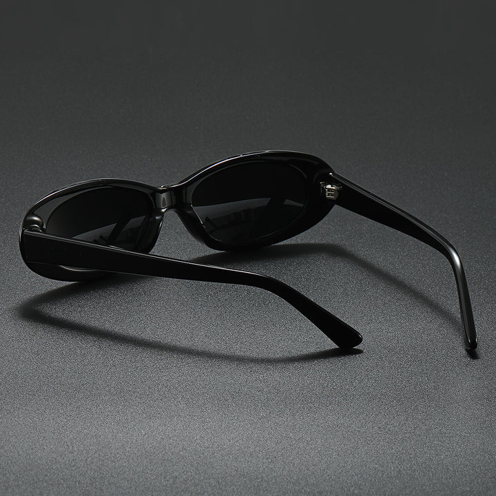 Dame moteriktig solbrille i elegant akvarellstil Luvikno