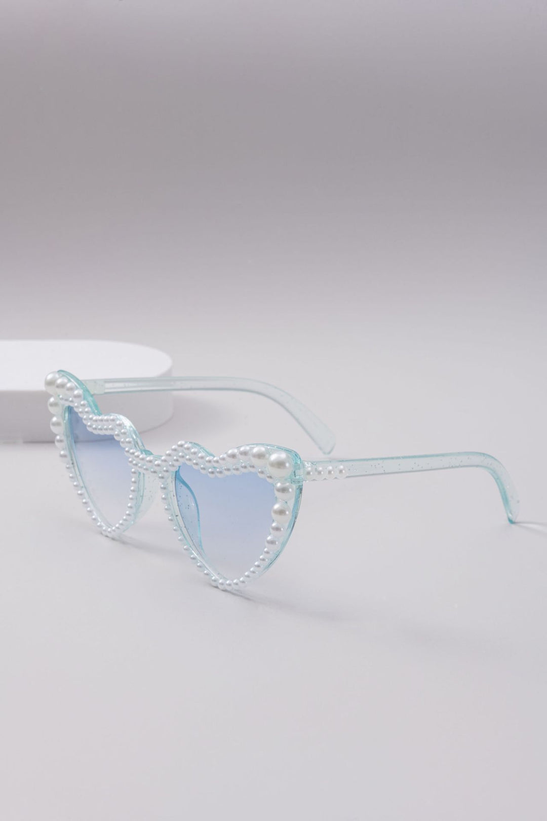Dame designer solbrille med perleinnramming fra Luvikno