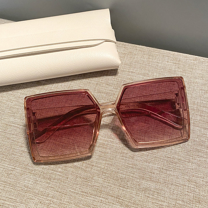 Dame kvadratisk solbrille med robust ramme og stillegant design Luvikno